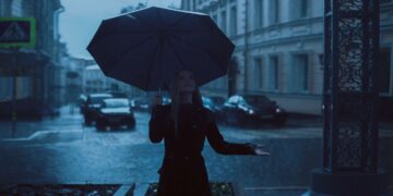 Ilustrācija: girl, umbrella, rain, park, autumn, blue, nature, rainy day, blue rain, blue park, blue umbrella