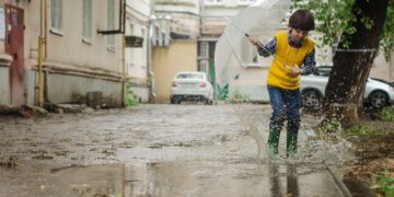 Ilustrācija: puddle, kid, street, after rain, stroll, childhood, child, city, umbrella, puddle, puddle, street, umbrella, umbrella, umbrella, umbrella, umbrella