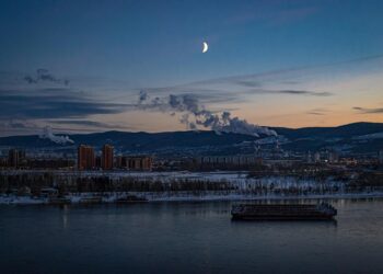Ilustrācija: city, river, landscape, nature, night sky, winter, moon, sky, clouds