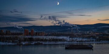 Ilustrācija: city, river, landscape, nature, night sky, winter, moon, sky, clouds