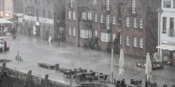 Ilustrācija: rain, street, city, nature, port, rainy weather, bad weather, houses, town, wet, outdoors, old town