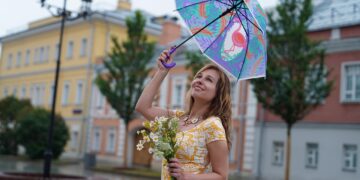 Ilustrācija: woman, nature, umbrella, wet hair, rain, summer rain, rainy weather, street, fun, rejoice, summer, city