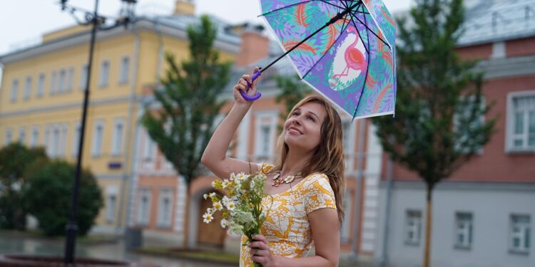 Ilustrācija: woman, nature, umbrella, wet hair, rain, summer rain, rainy weather, street, fun, rejoice, summer, city